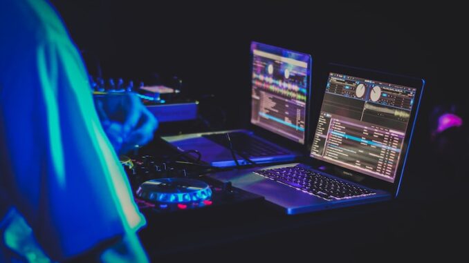 uploaded-image-radyo-liste-dj-setleri-ve-remixler-1697800550549